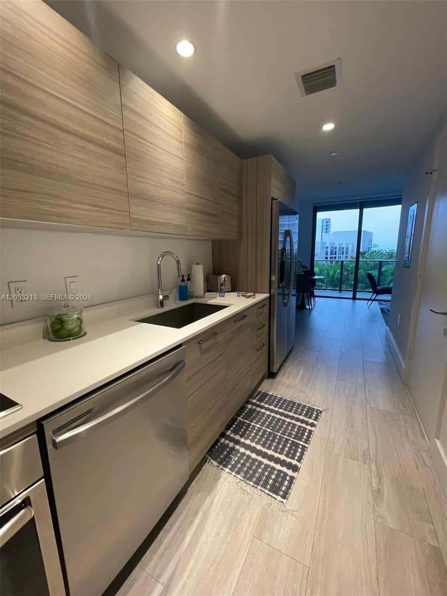 121 NE 34th St # 1015, Miami FL 33137