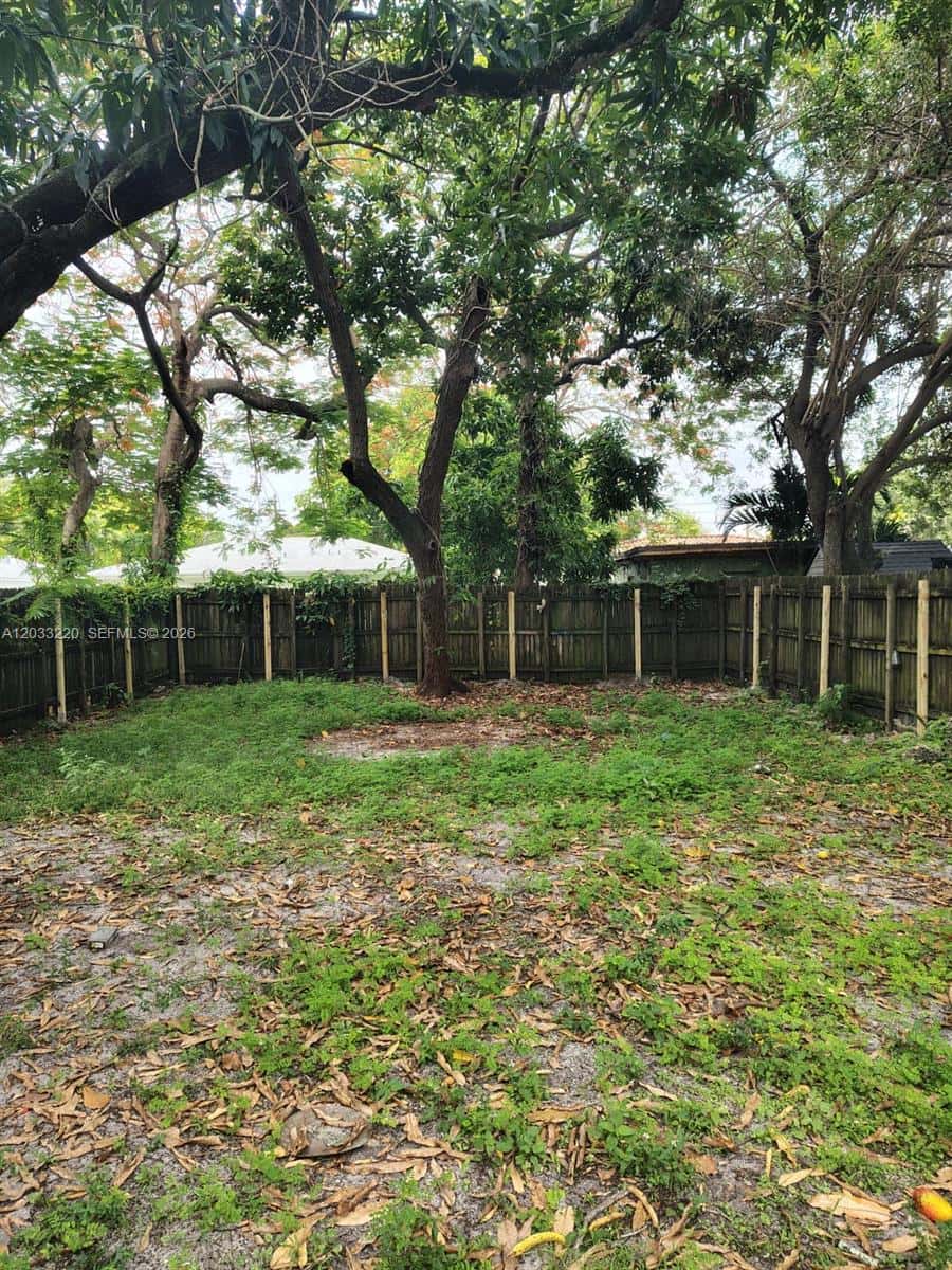944 NW 51st St, Miami FL 33127