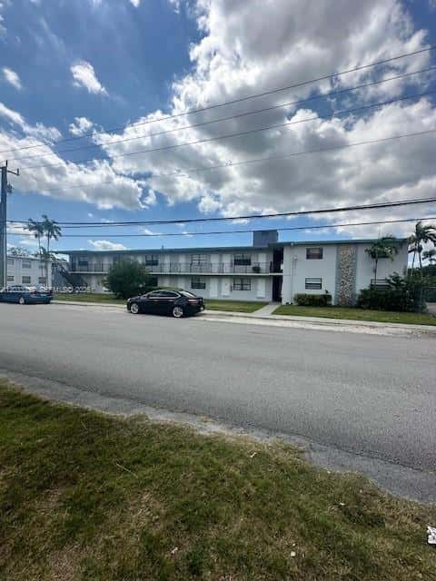 6780 SW 44th St # 2, Miami FL 33155