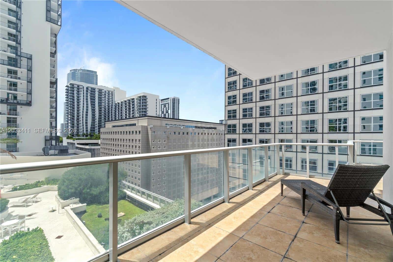 300 S Biscayne Blvd # 1411, Miami FL 33131