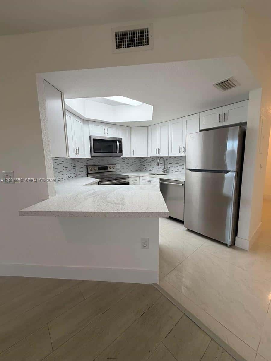 8235 Lake Dr # 502, Doral FL 33166