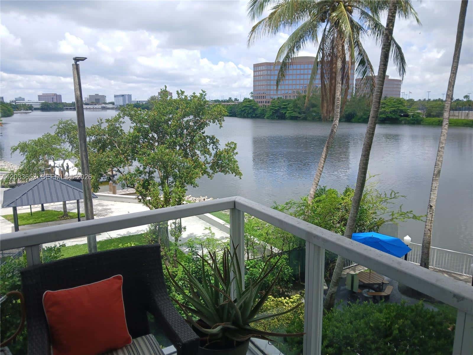 5099 NW 7th St # 303, Miami FL 33126
