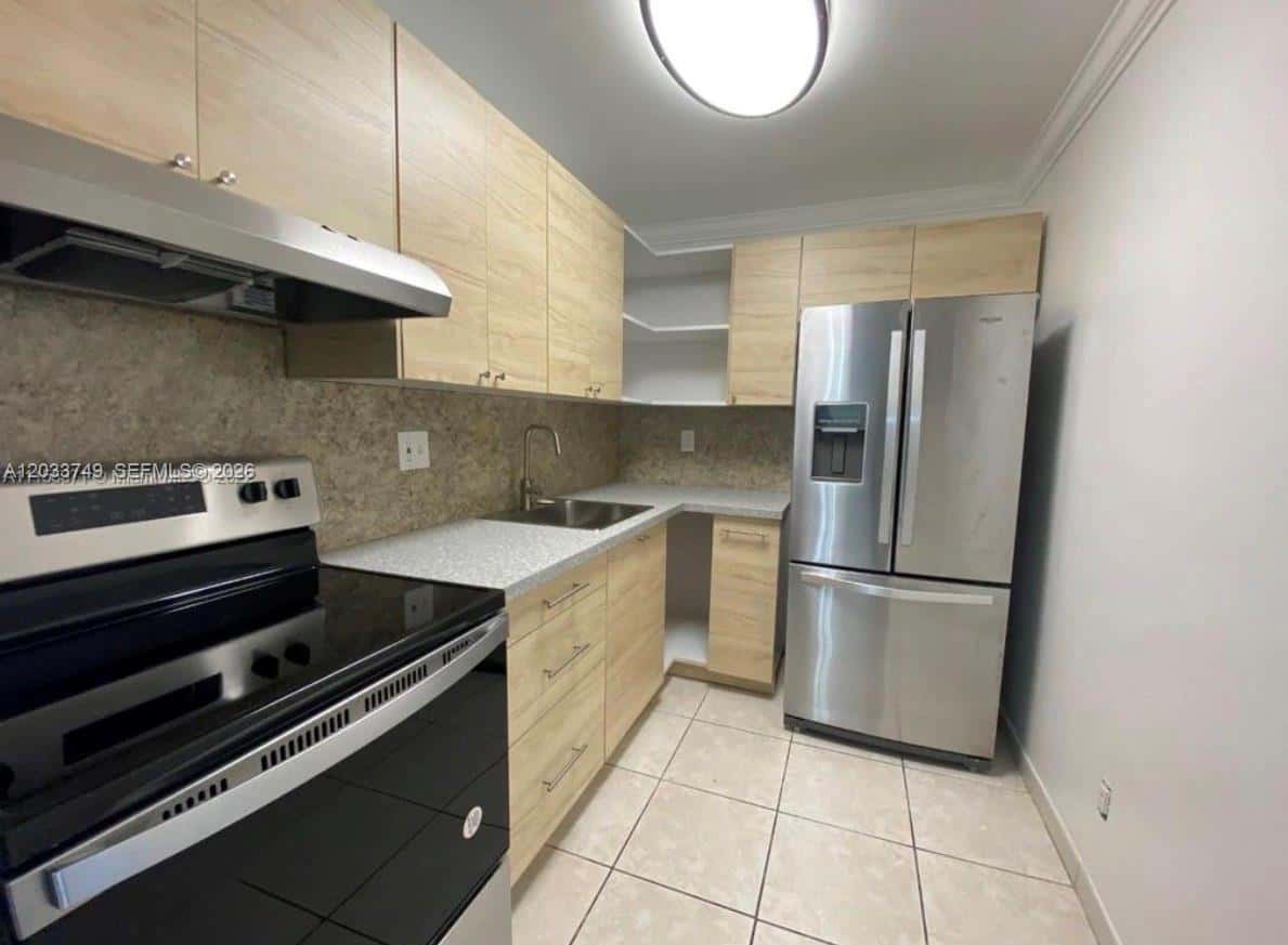 8421 NW 8th St # 203, Miami FL 33126