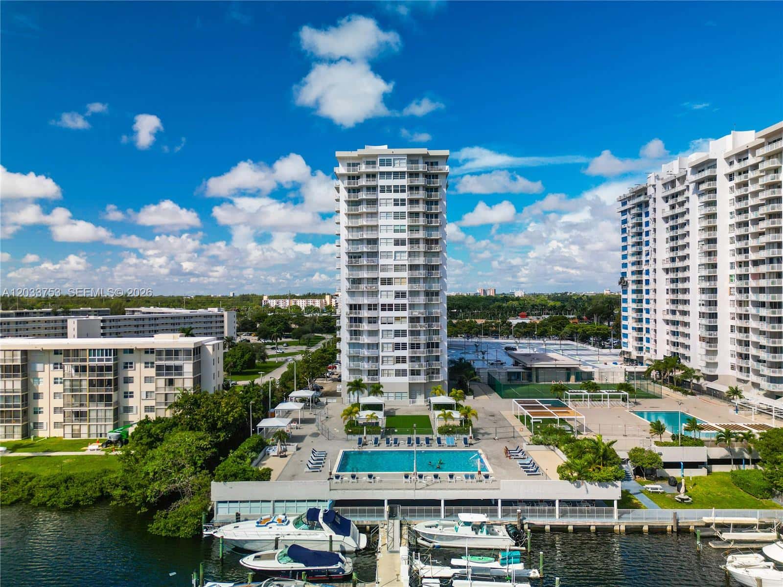 18011 Biscayne Blvd # 902, Aventura FL 33160