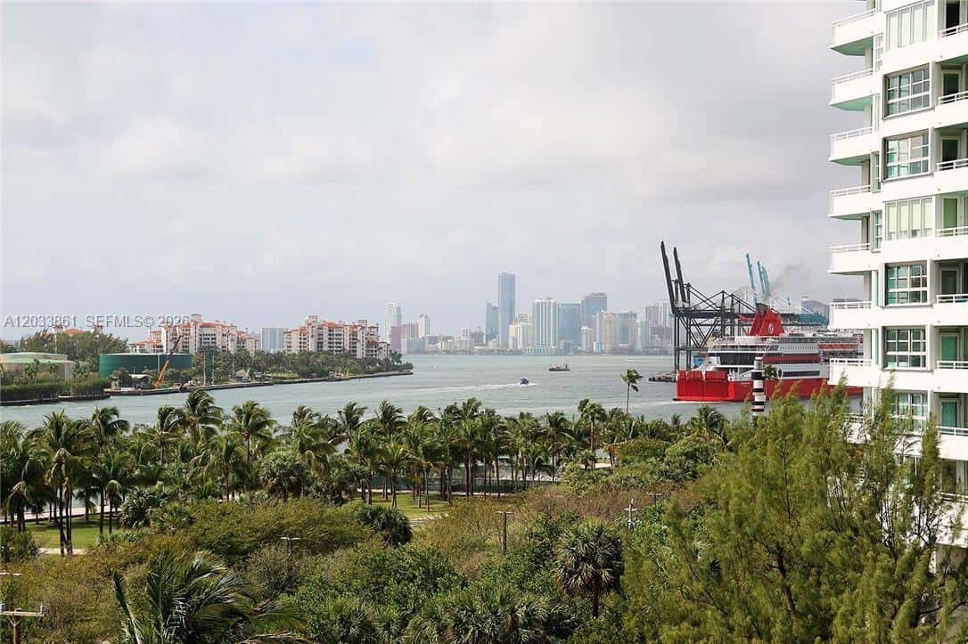 100 S Pointe Dr # 601, Miami Beach FL 33139