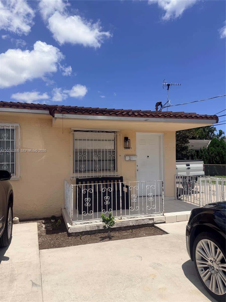 3821 SW 89th Ct, Miami FL 33165