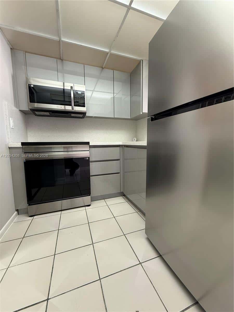 6820 W Flagler St # 407, Miami FL 33144