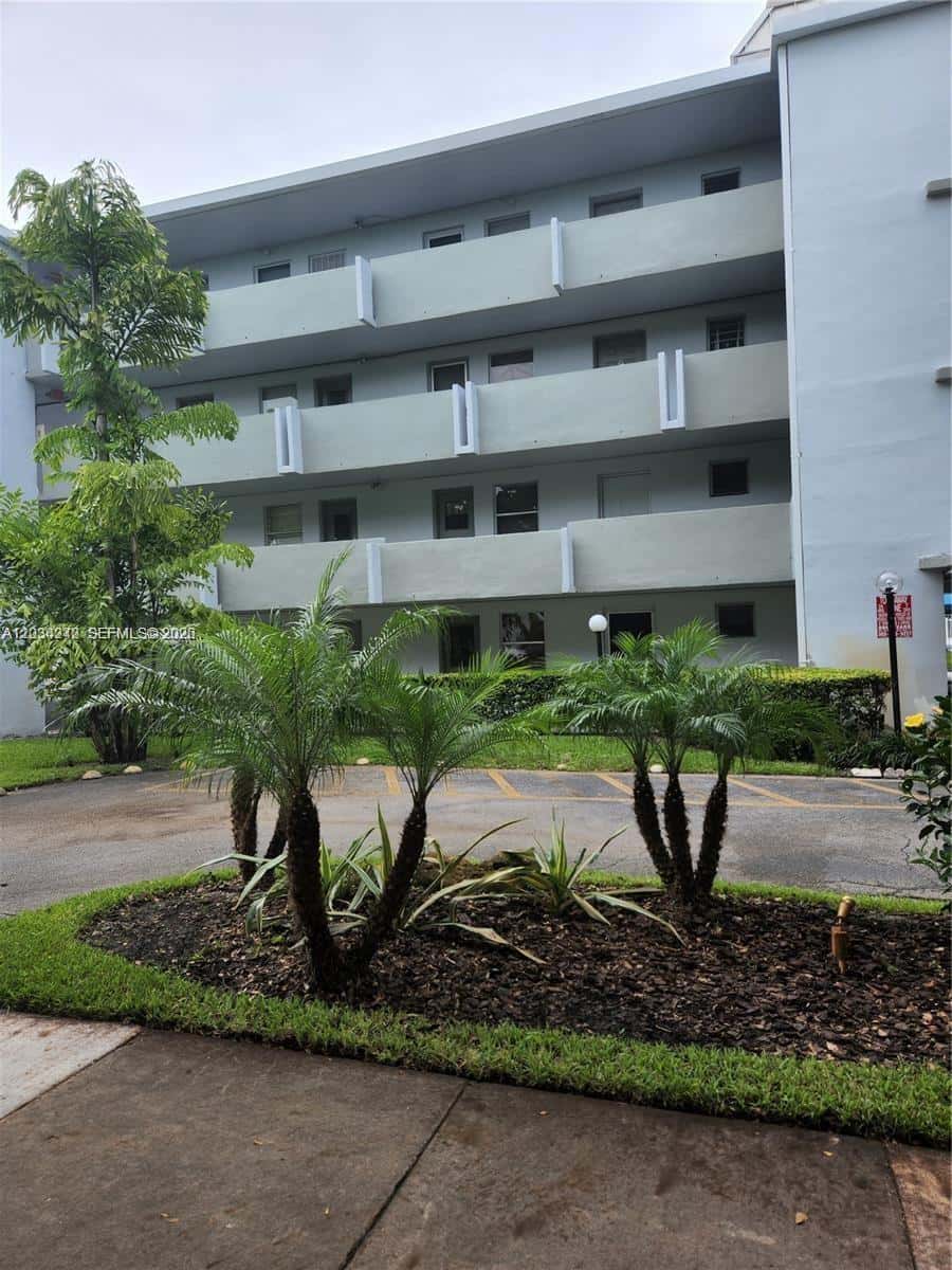 1351 NE 191st St # E415, Miami FL 33179