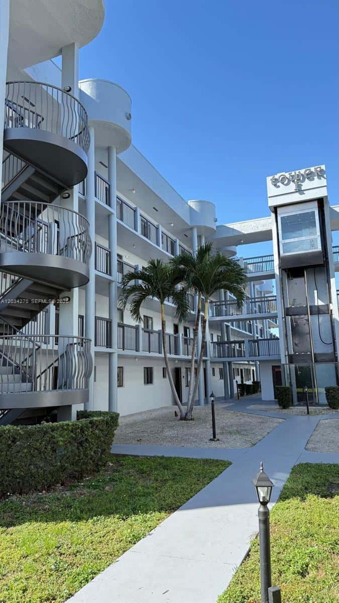 5400 W 21st Ct # 306, Hialeah FL 33016