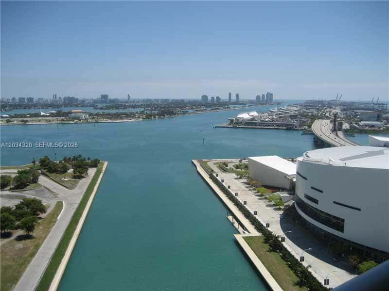 888 Biscayne Blvd # 3310, Miami FL 33132