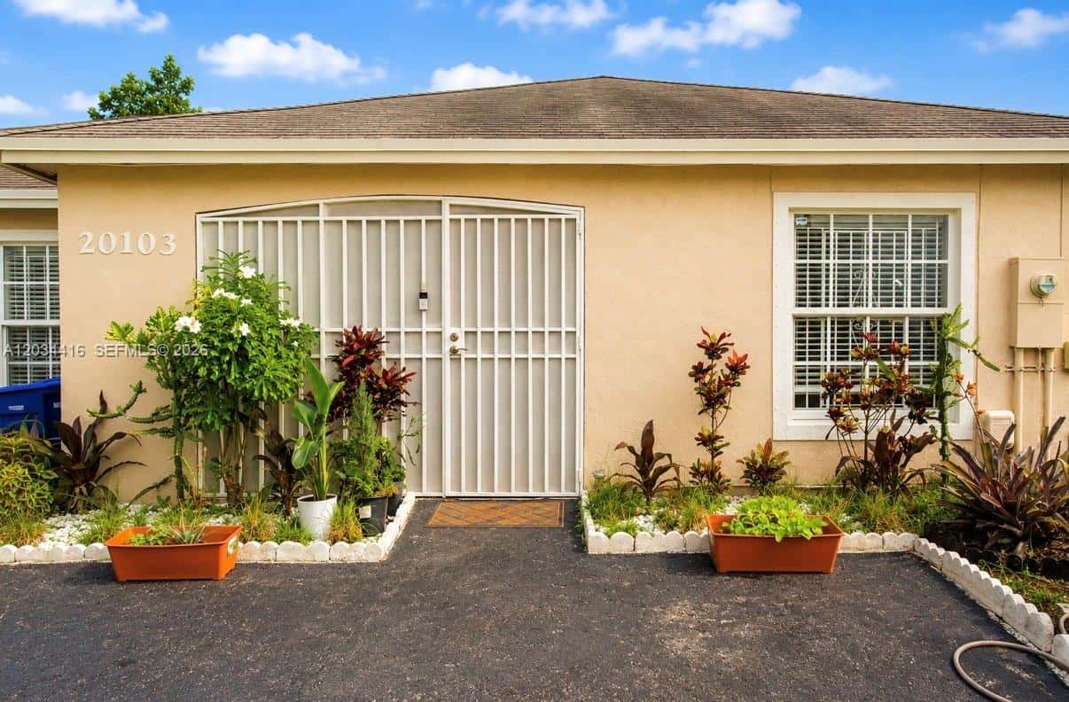20103 NW 27th Cir, Miami Gardens FL 33056