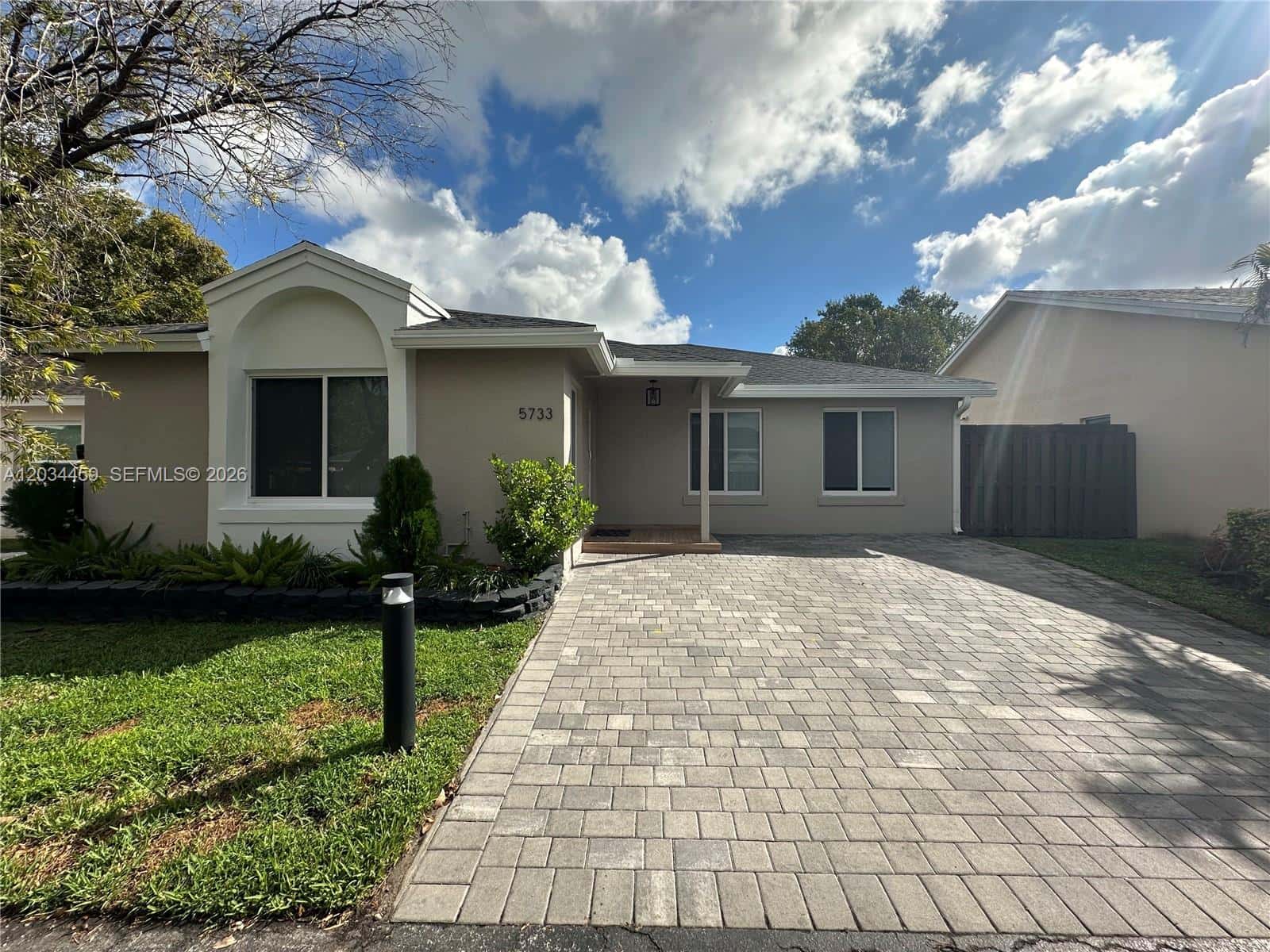 5733 NW 100th Ct, Doral FL 33178
