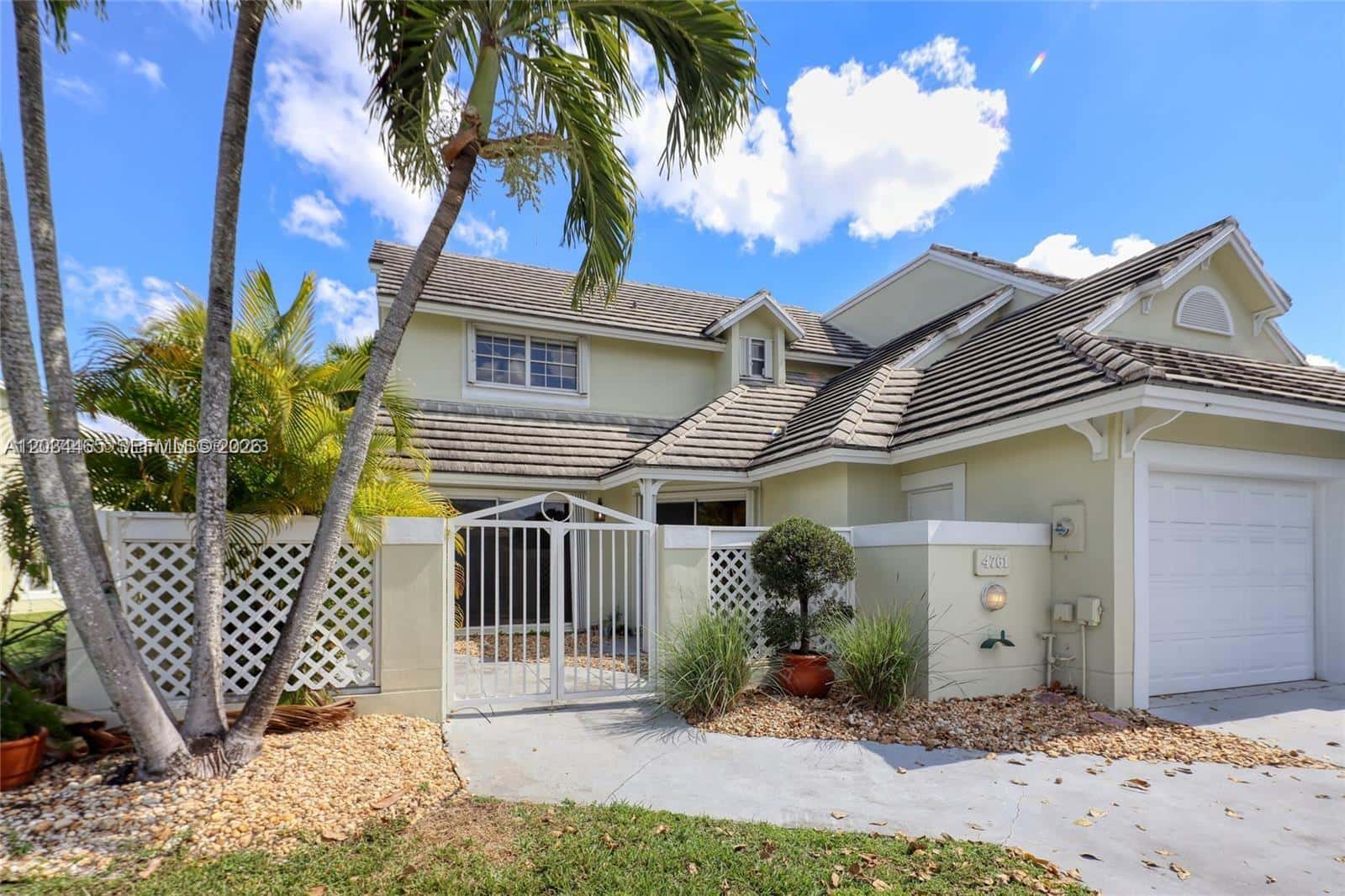 4761 NW 98th Pl, Doral FL 33178