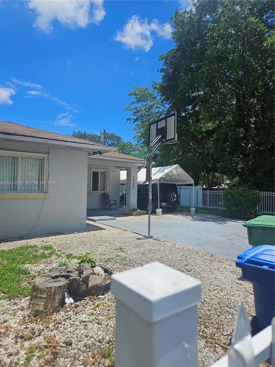 1905 NW 113th Ter, Miami FL 33167