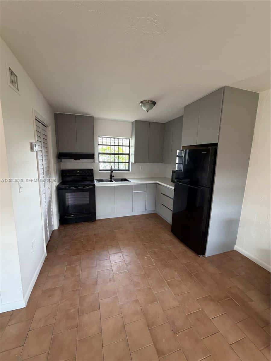 6747 NW 5th Ct # 2, Miami FL 33150