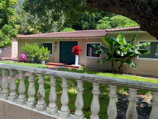 4427 SW 16th St, Miami FL 33134