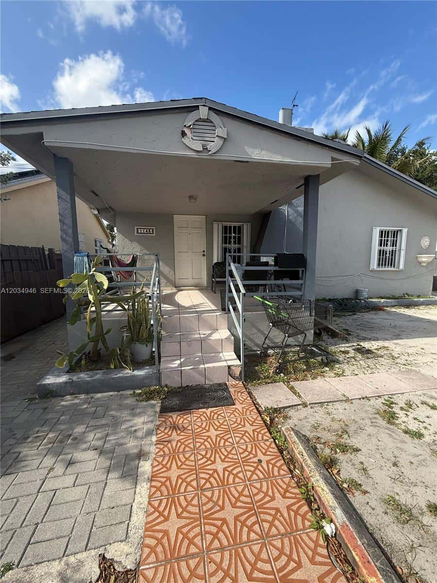 1143 NW 27th St, Miami FL 33127