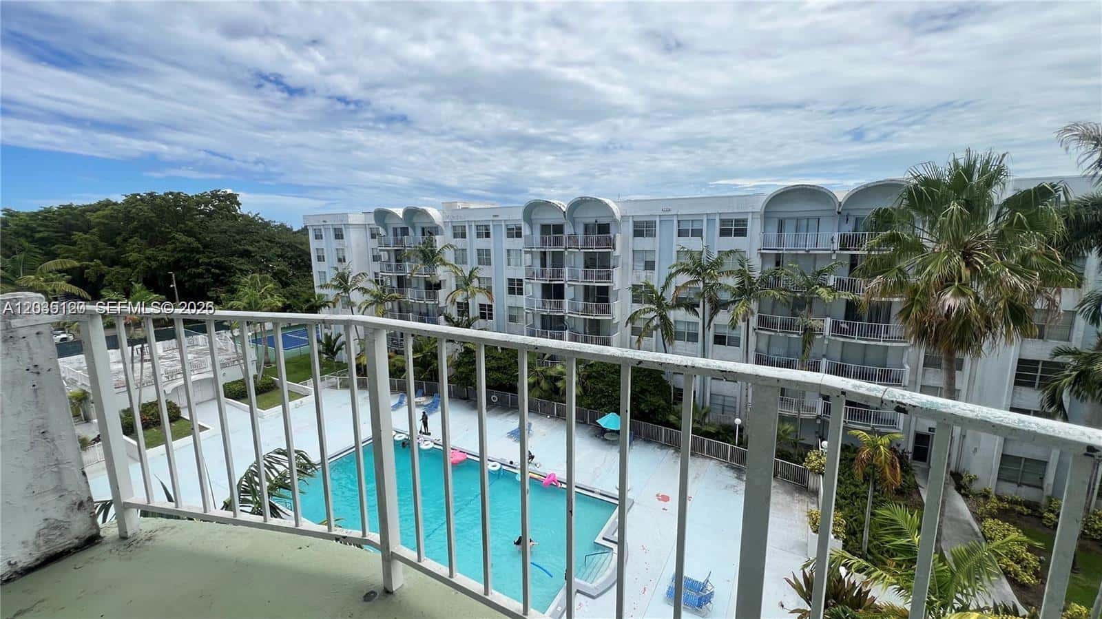 486 NW 165th St Rd # 606, Miami FL 33169