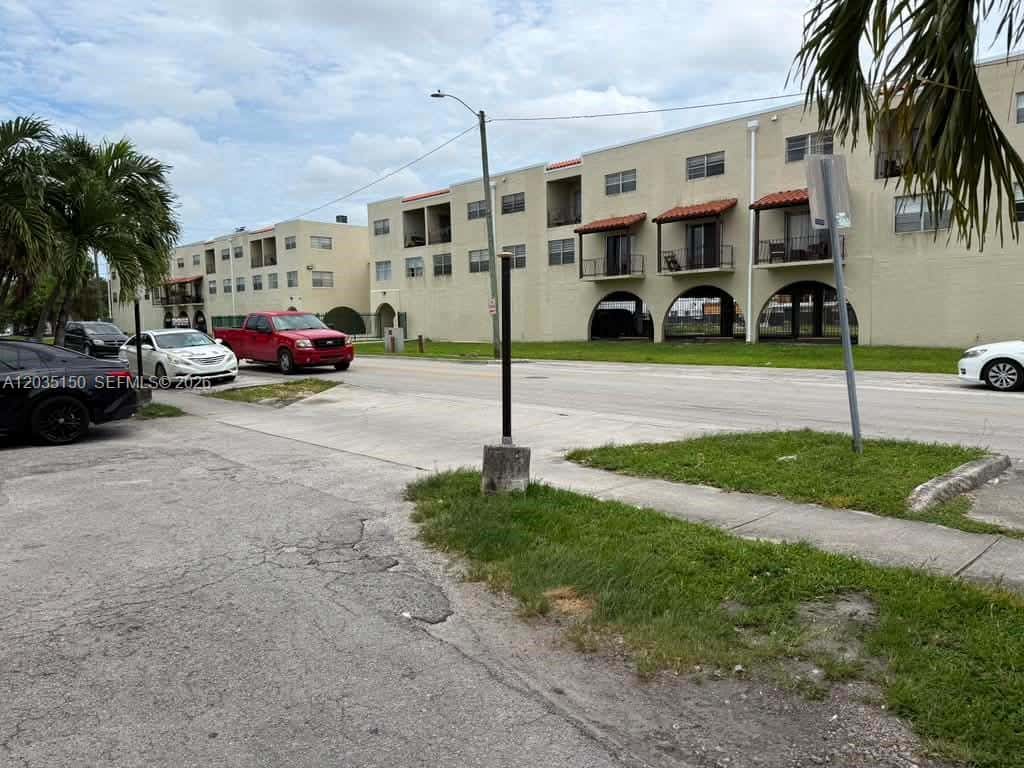 1255 W 53rd St # 204, Hialeah FL 33012