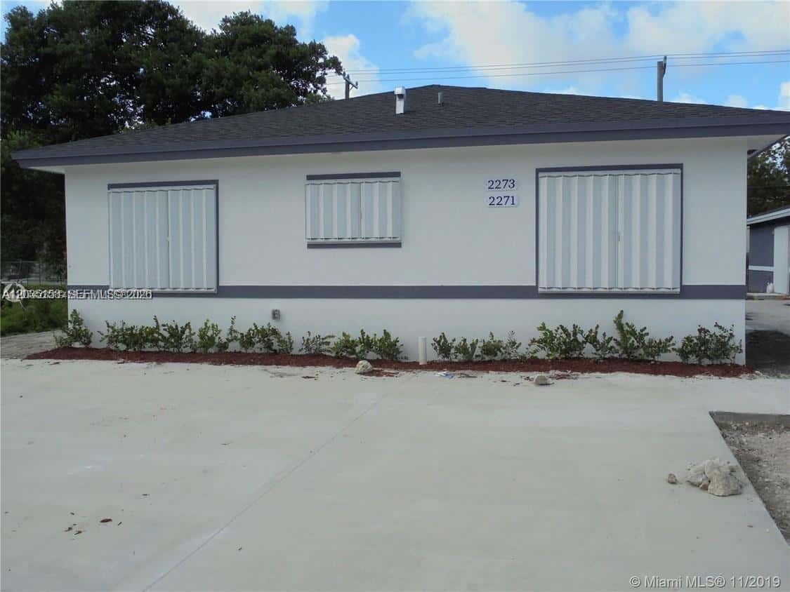 2271/2273 NW 66th St, Miami FL 33147