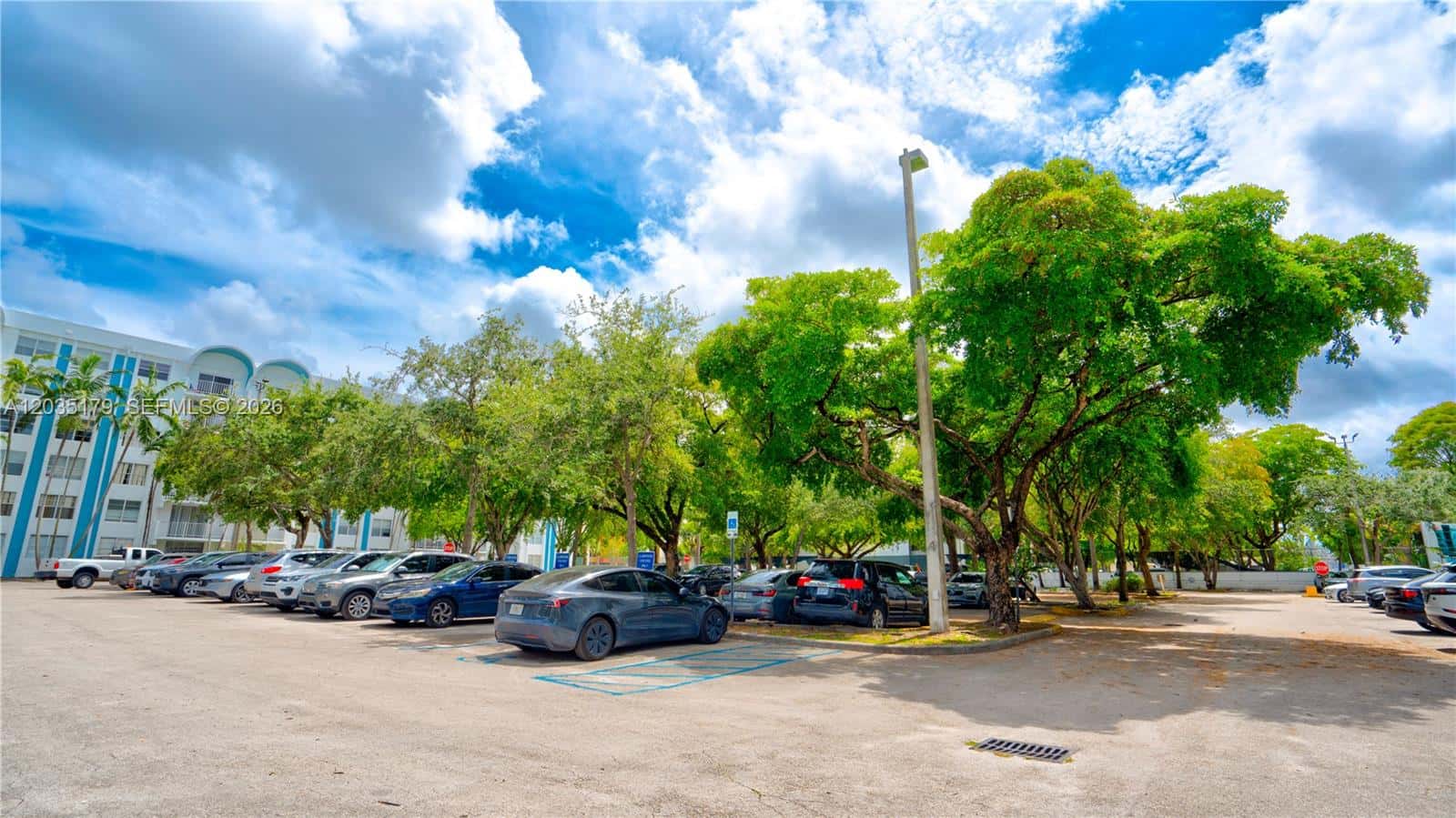 482 NW 165th St Rd # 605, Miami FL 33169