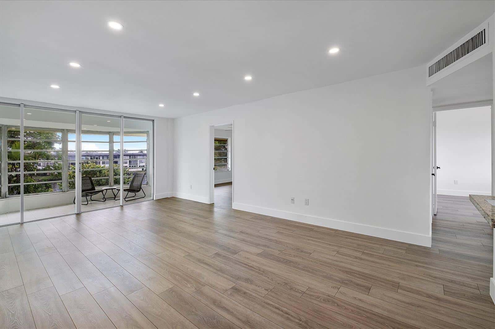 1302 NE 191st Street # 323a, Miami FL 33179