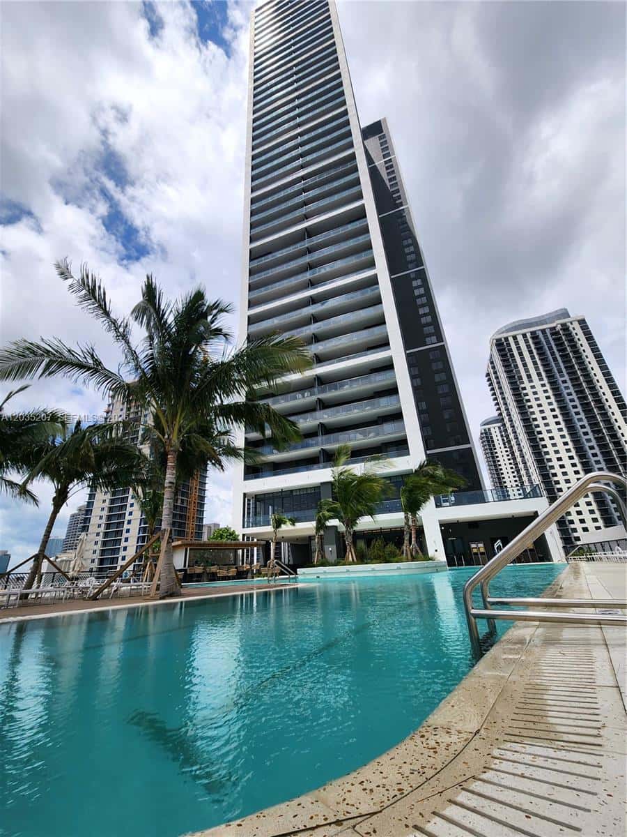 601 NE 1 AVE # 2812, Miami FL 33132