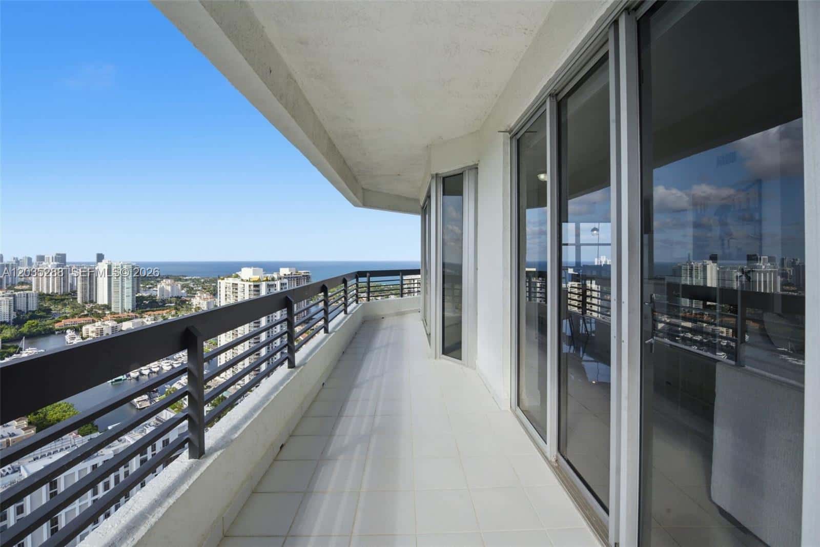 3500 Mystic Pointe Dr, Aventura FL 33180