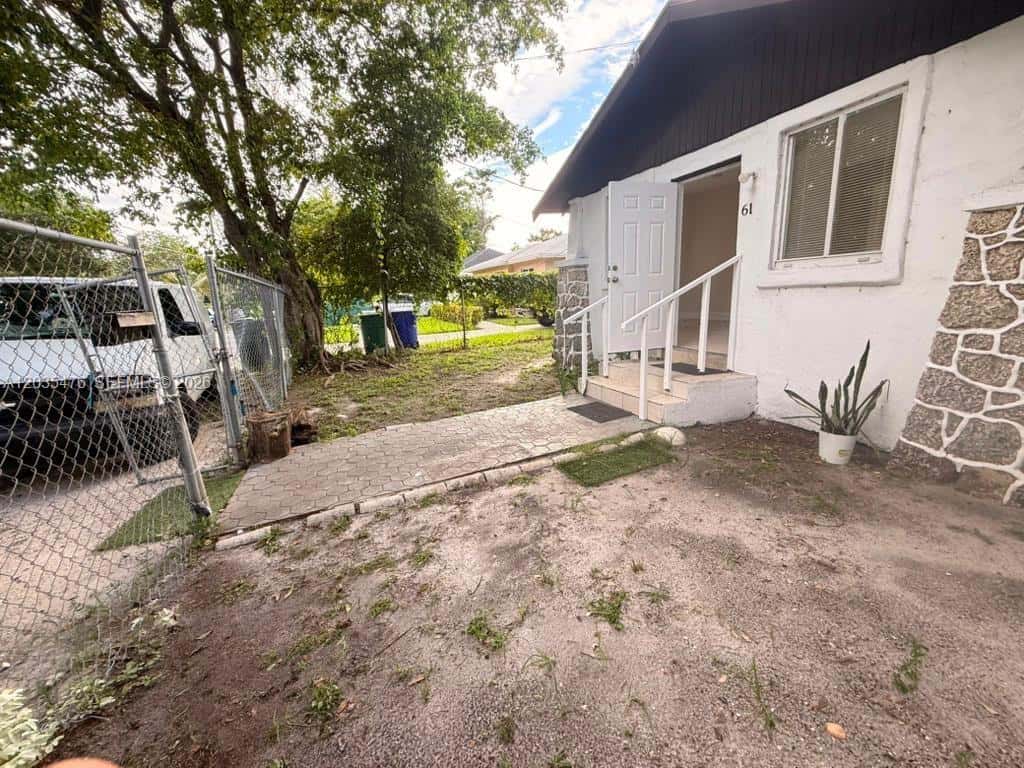61 NE 59th Ter, Miami FL 33137