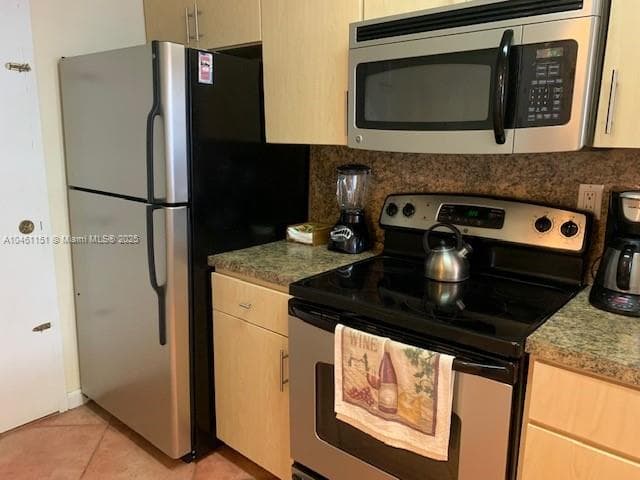 100 Lincoln Rd # 1129, Miami Beach FL 33139 — 6