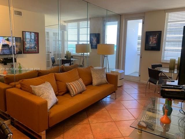 100 Lincoln Rd # 1129, Miami Beach FL 33139 — 1