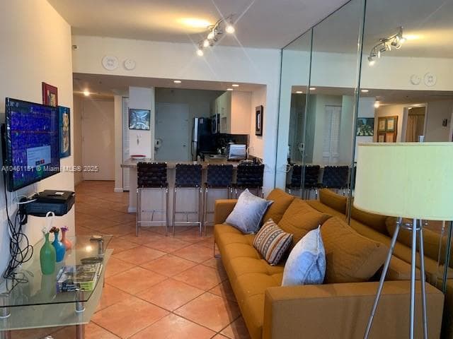 100 Lincoln Rd # 1129, Miami Beach FL 33139 — 4