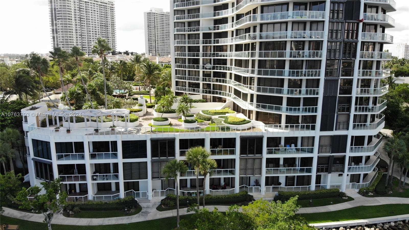 4000 Island Blvd, Aventura FL 33160 — 42