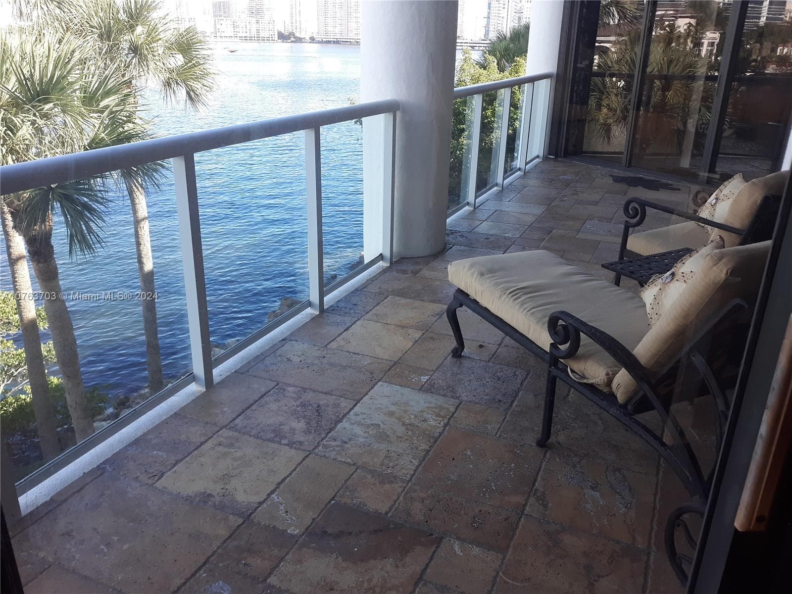 4000 Island Blvd, Aventura FL 33160 — 3