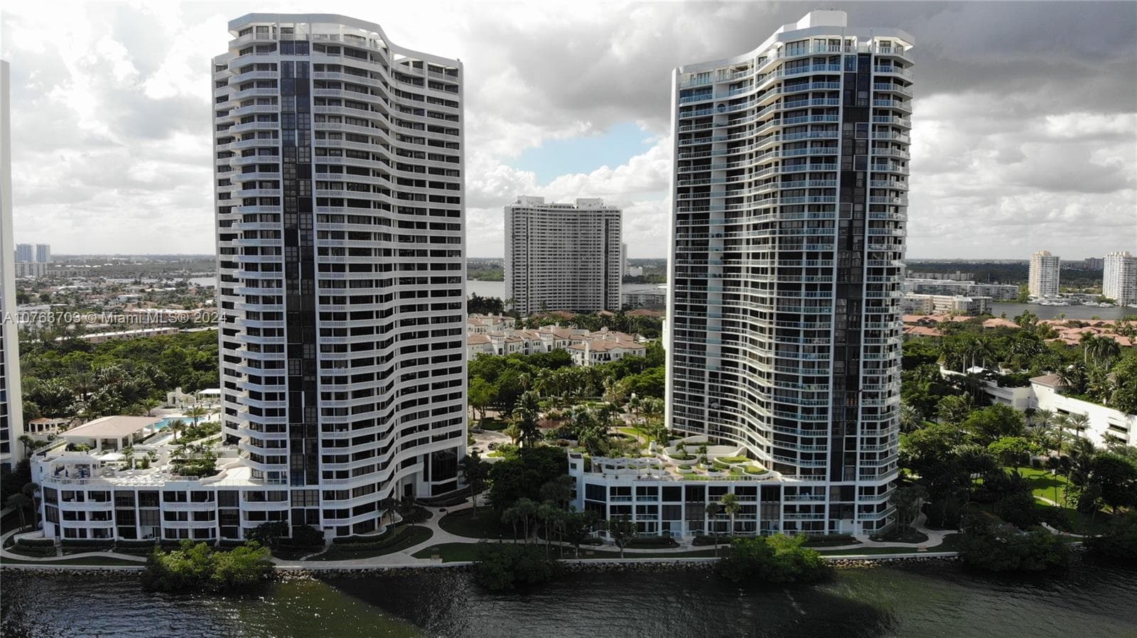 4000 Island Blvd, Aventura FL 33160 — 32