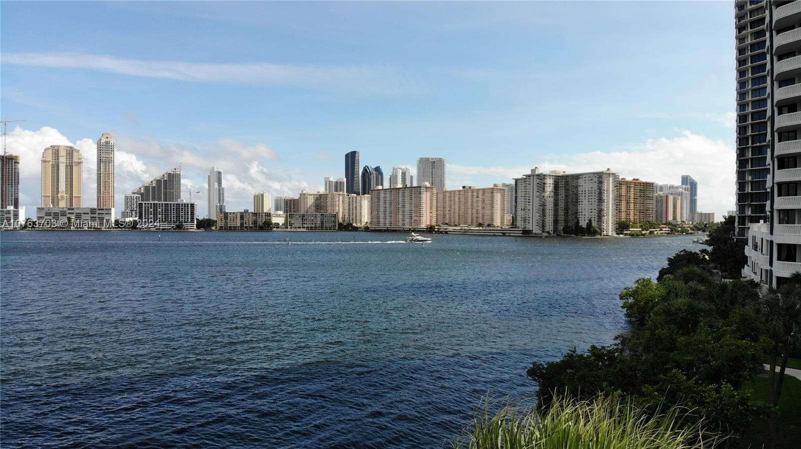 4000 Island Blvd, Aventura FL 33160 — 38