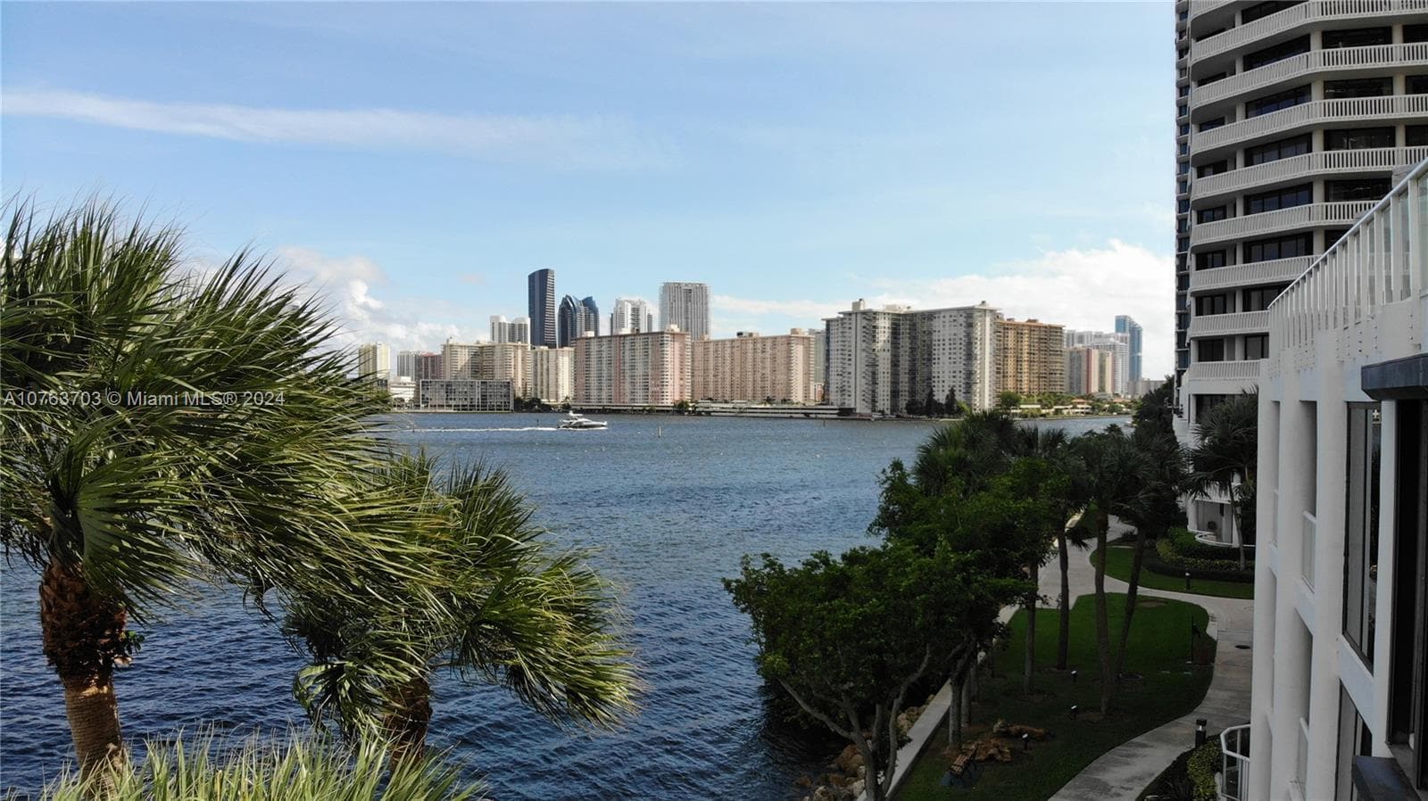 4000 Island Blvd, Aventura FL 33160 — 33