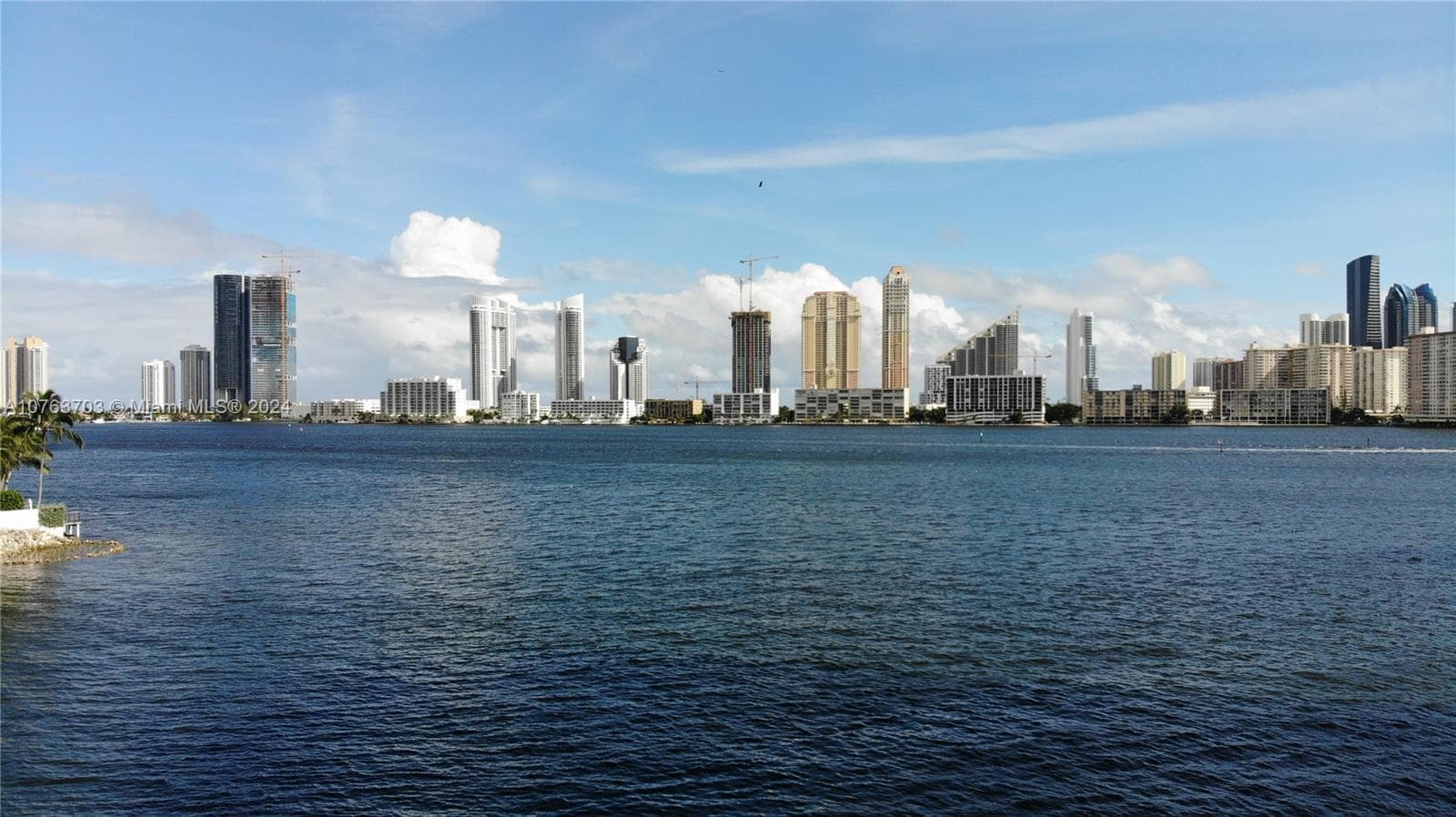 4000 Island Blvd, Aventura FL 33160 — 39