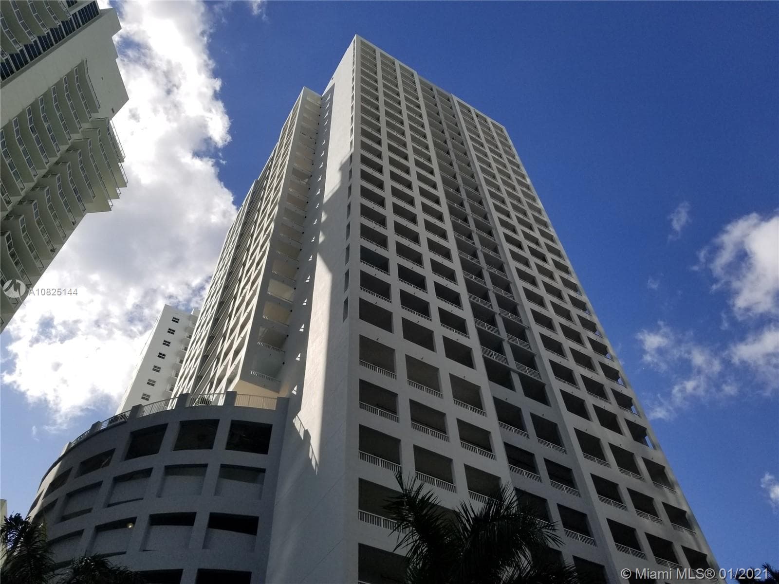 170 SE 14th St # 1507, Miami FL 33131 — 1