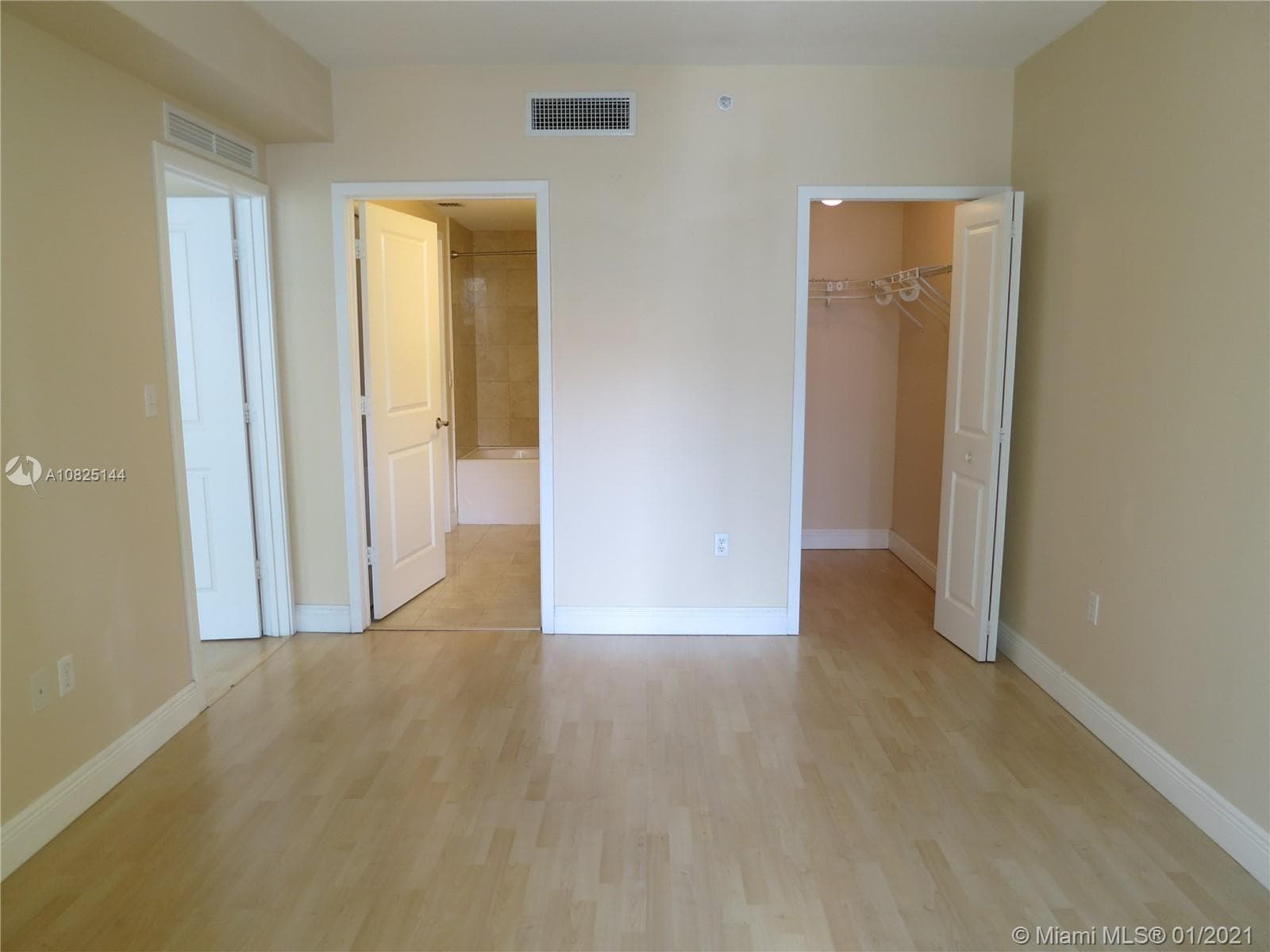 170 SE 14th St # 1507, Miami FL 33131 — 24