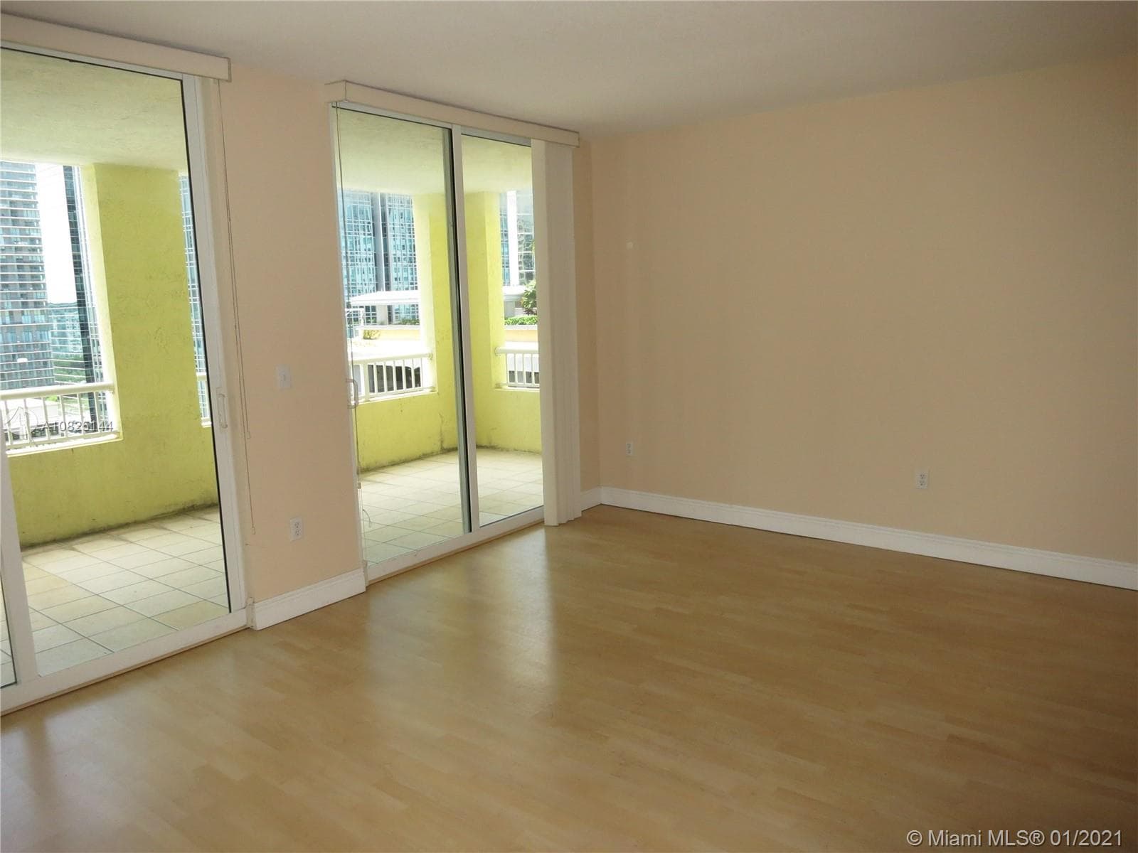 170 SE 14th St # 1507, Miami FL 33131 — 25