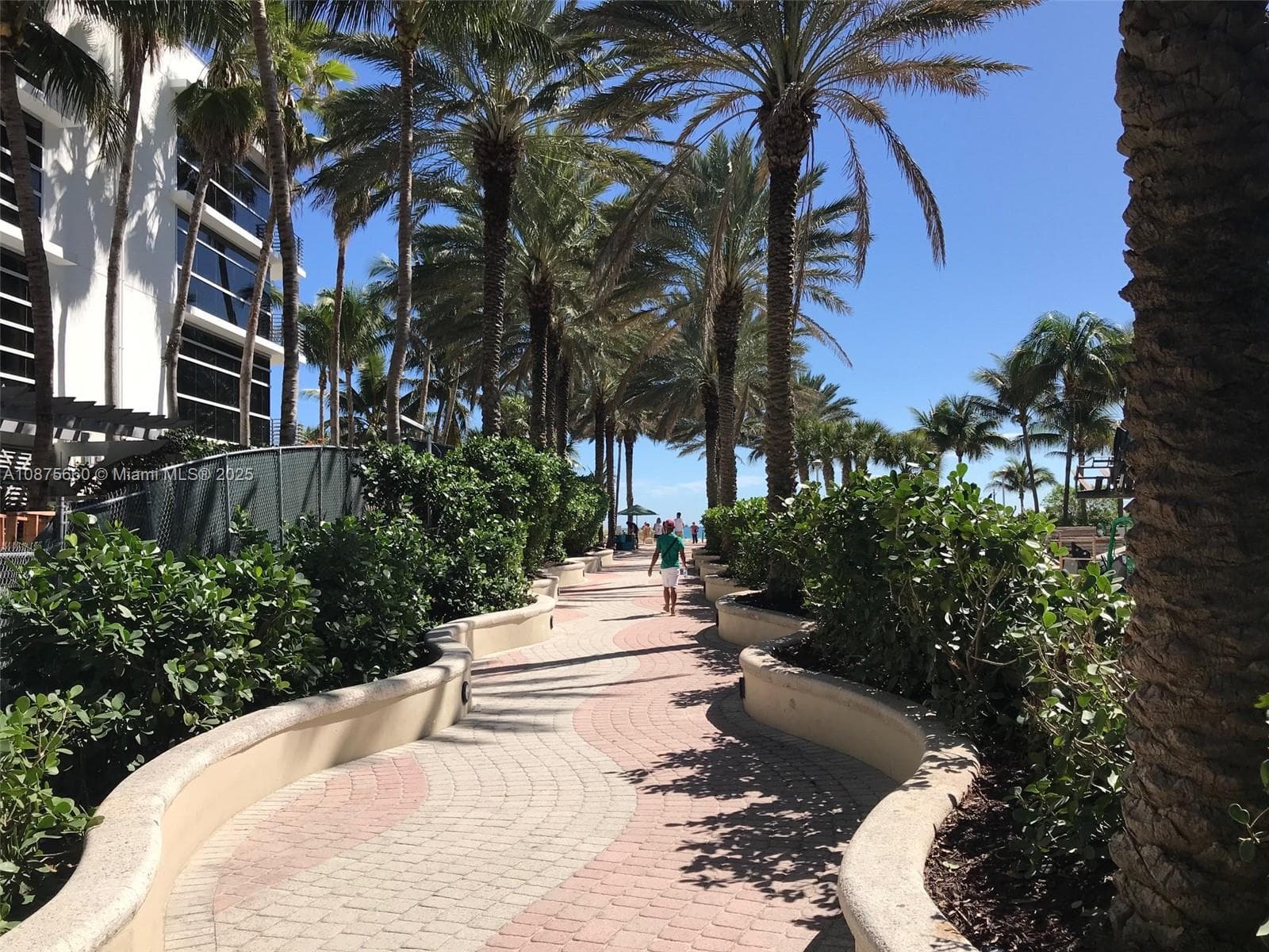 100 Lincoln Rd # 1226, Miami Beach FL 33139 — 23