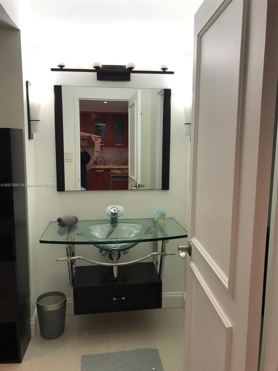 100 Lincoln Rd # 1226, Miami Beach FL 33139 — 17