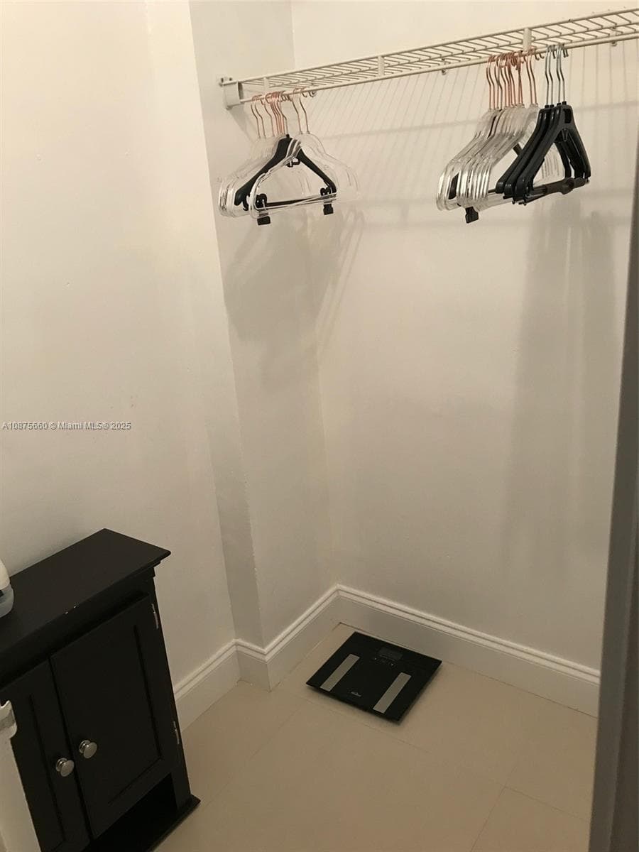 100 Lincoln Rd # 1226, Miami Beach FL 33139 — 22