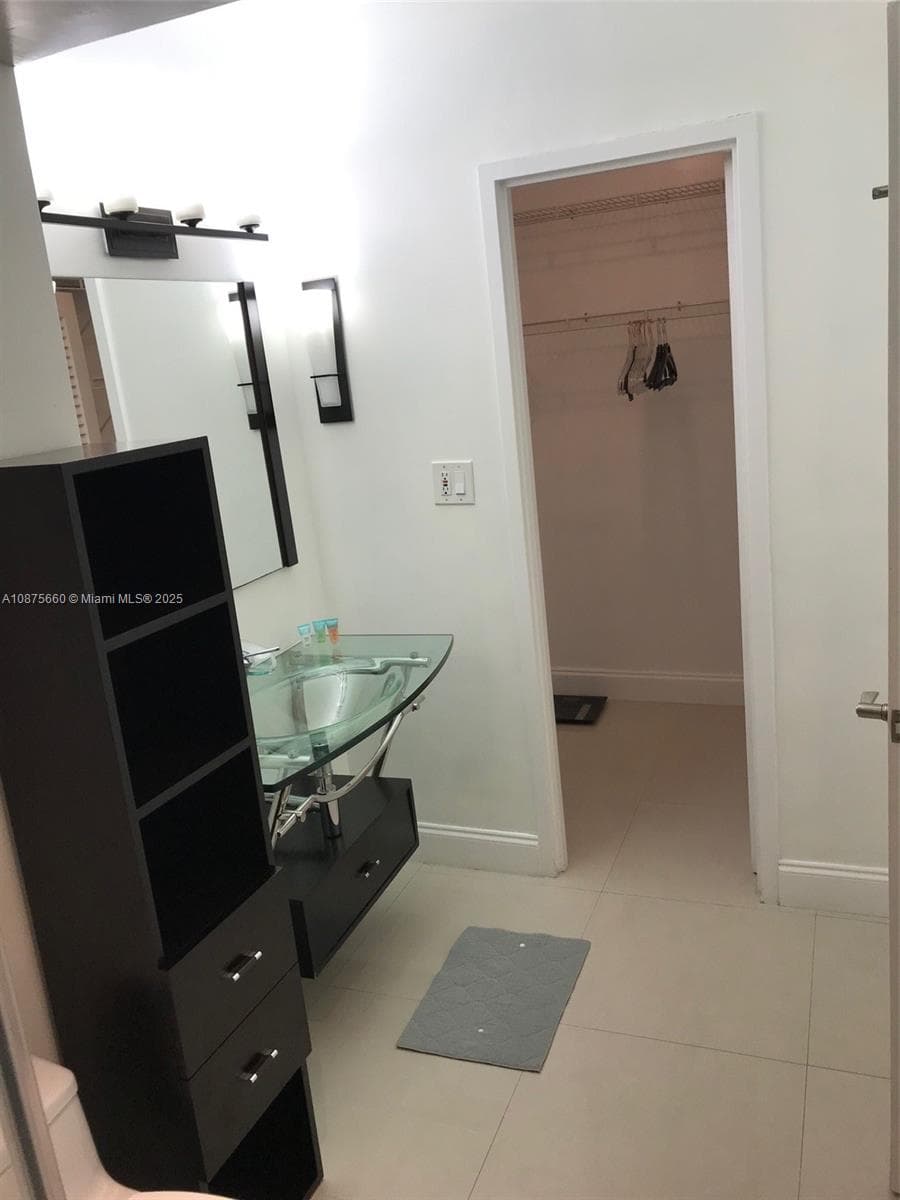 100 Lincoln Rd # 1226, Miami Beach FL 33139 — 18