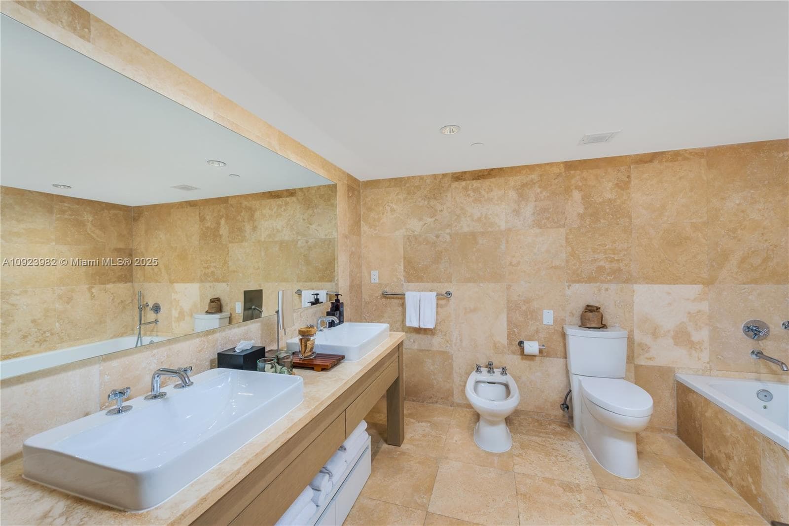 102 24th St # 1544, Miami Beach FL 33139 — 9