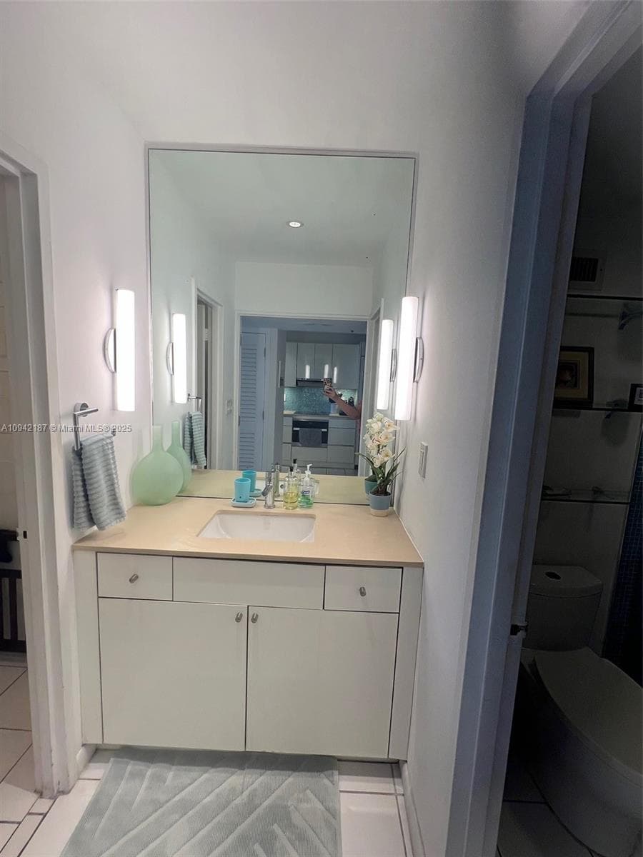 100 Lincoln Rd # 1637, Miami Beach FL 33139 — 23
