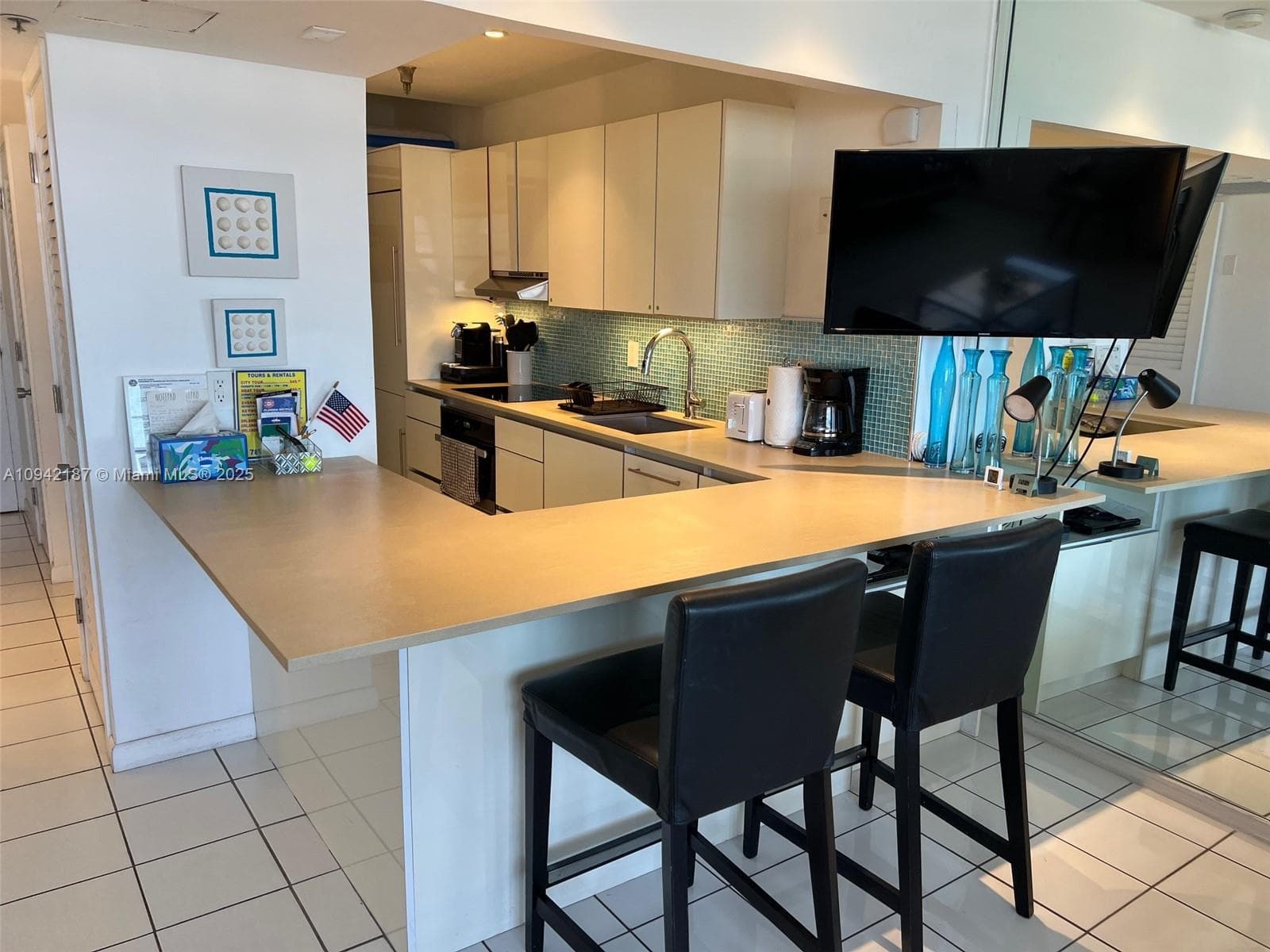 100 Lincoln Rd # 1637, Miami Beach FL 33139 — 17