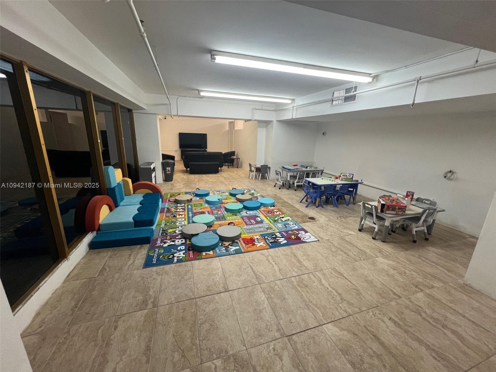 100 Lincoln Rd # 1637, Miami Beach FL 33139 — 47