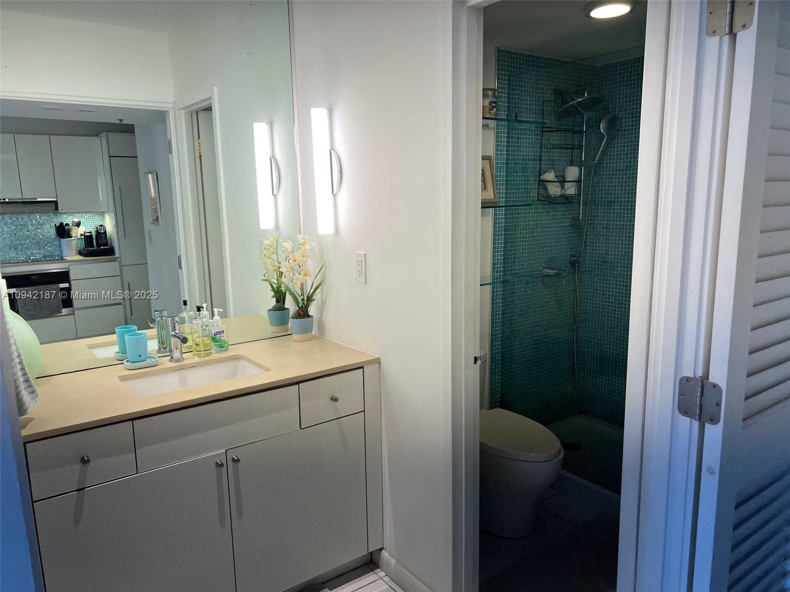 100 Lincoln Rd # 1637, Miami Beach FL 33139 — 24
